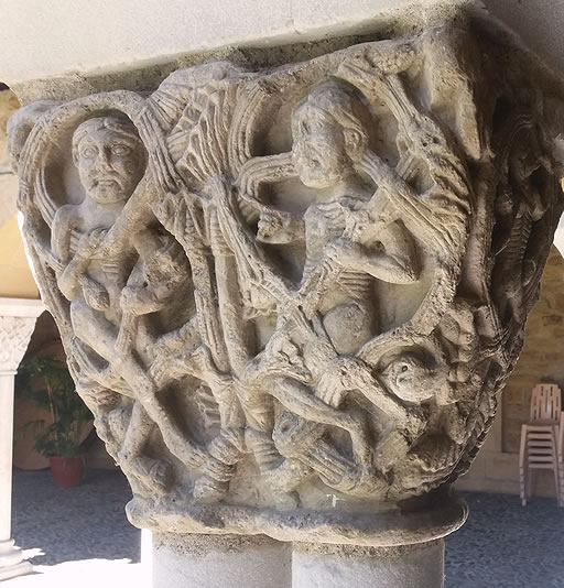 Capitel del claustro
