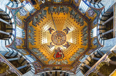 C&uacute;pula central repleto de mosaicos