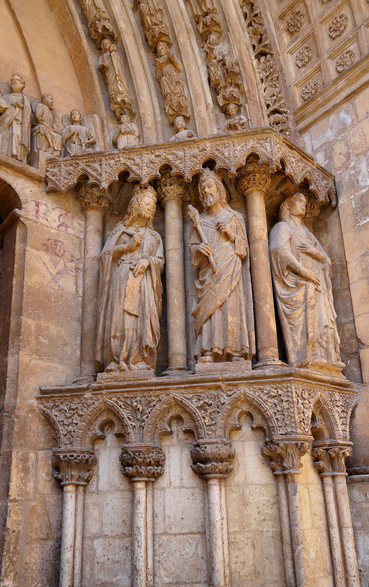 Detalle de la portada principal de l templo catedralicio