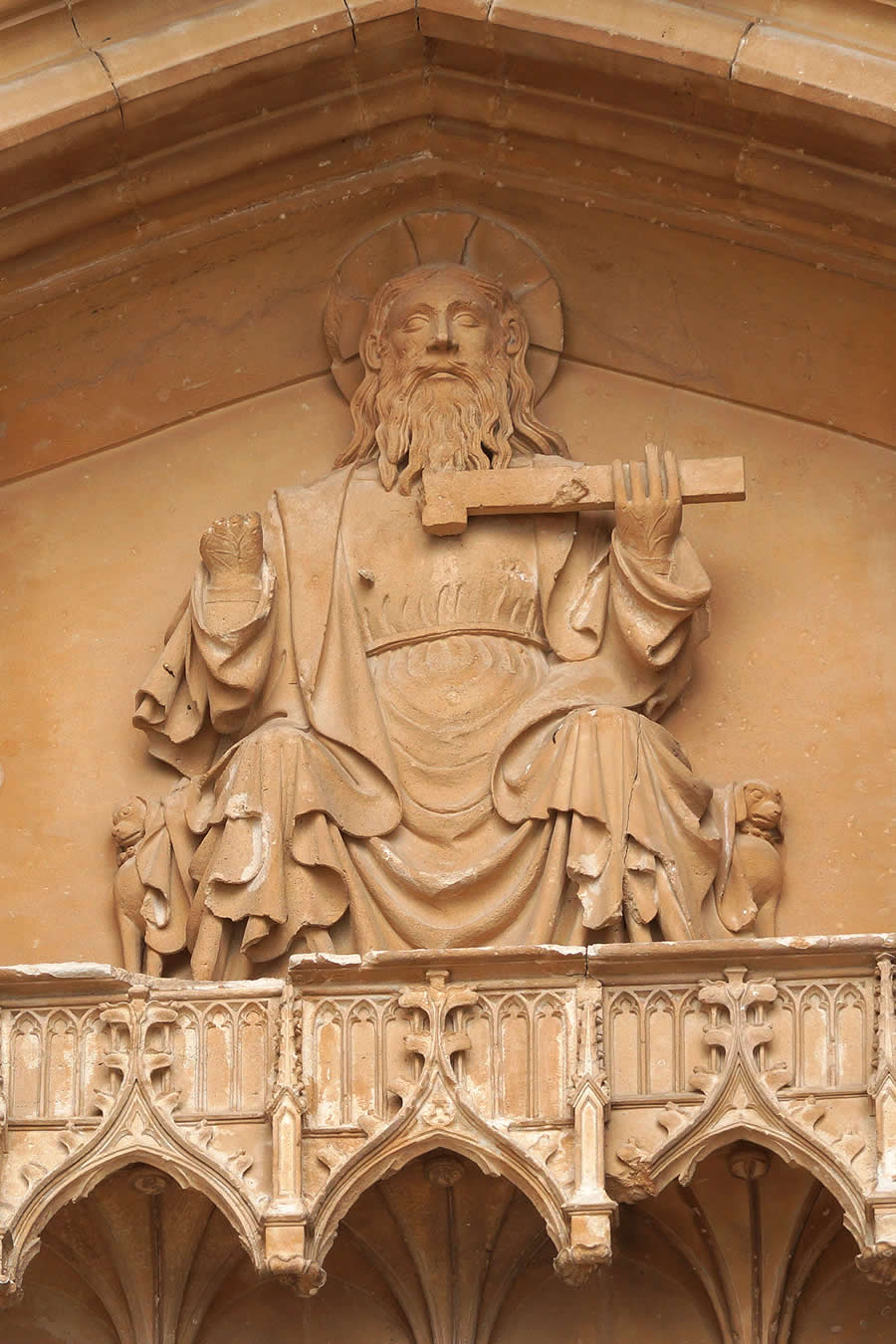 Detalle del tímpano del Portal del Mirador de la seo mallorquina