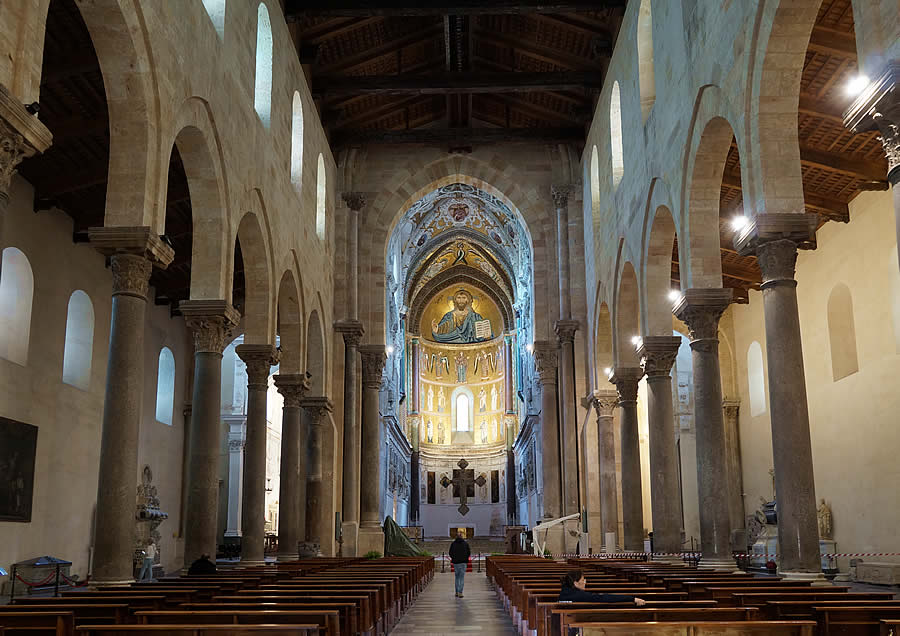 Interior de la catedral