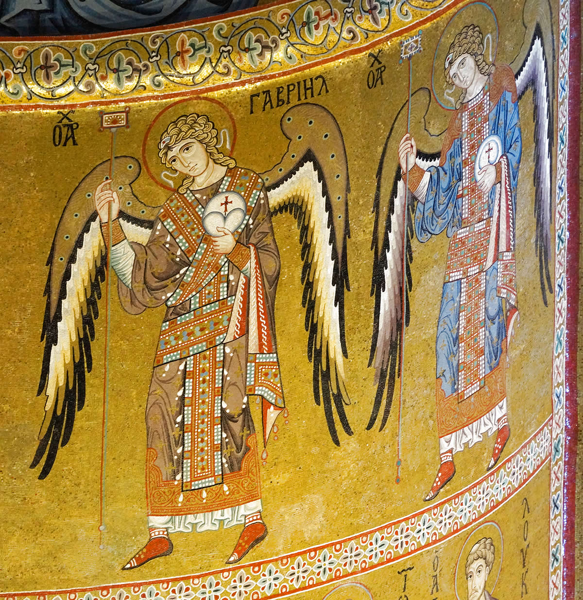 Mosaico con dos arcángeles vestidos con lorus
