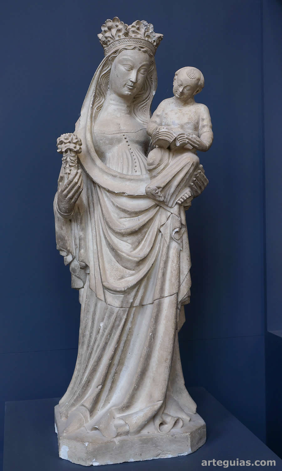 Preciosa Virgen gótica