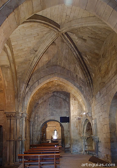 Nave adosada en el costado norte