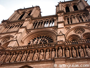 Fachada occidental con la galer&iacute;a de los reyes, rehecha  por Viollet-Le-Duc