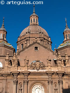 Fachada meridional de la Bas&iacute;lica de El Pilar de Zaragoza