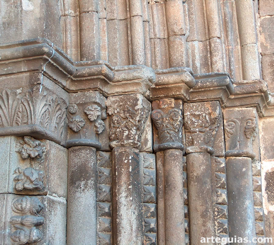 Capiteles de la portada