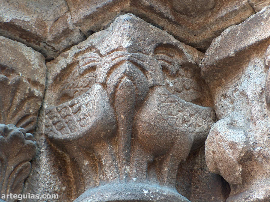 Aves apicadas de la puerta