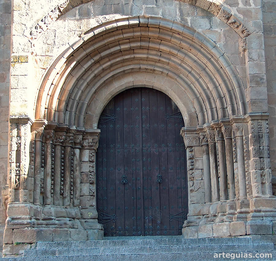 Portada románica