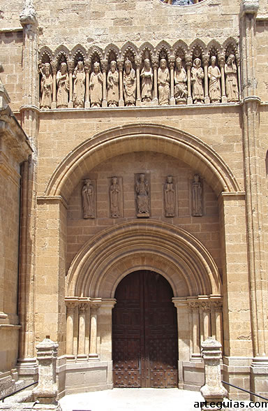 Magn&iacute;fica Puerta de las Cadenas de la Catedral de Ciudad Rodrigo