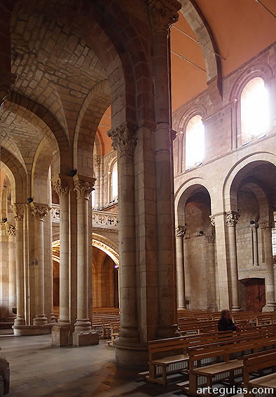 Interior de la iglesia de la Real Colegiata de San Isidoro