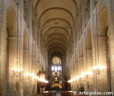 Nave central de la iglesia rom&aacute;nica