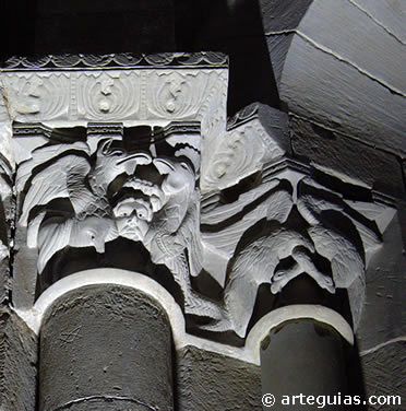 Capiteles figurados del interior de la girola