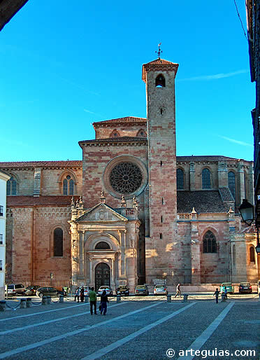 Impresionante aspecto de la catedral de Sig&uuml;enza, desde el sur