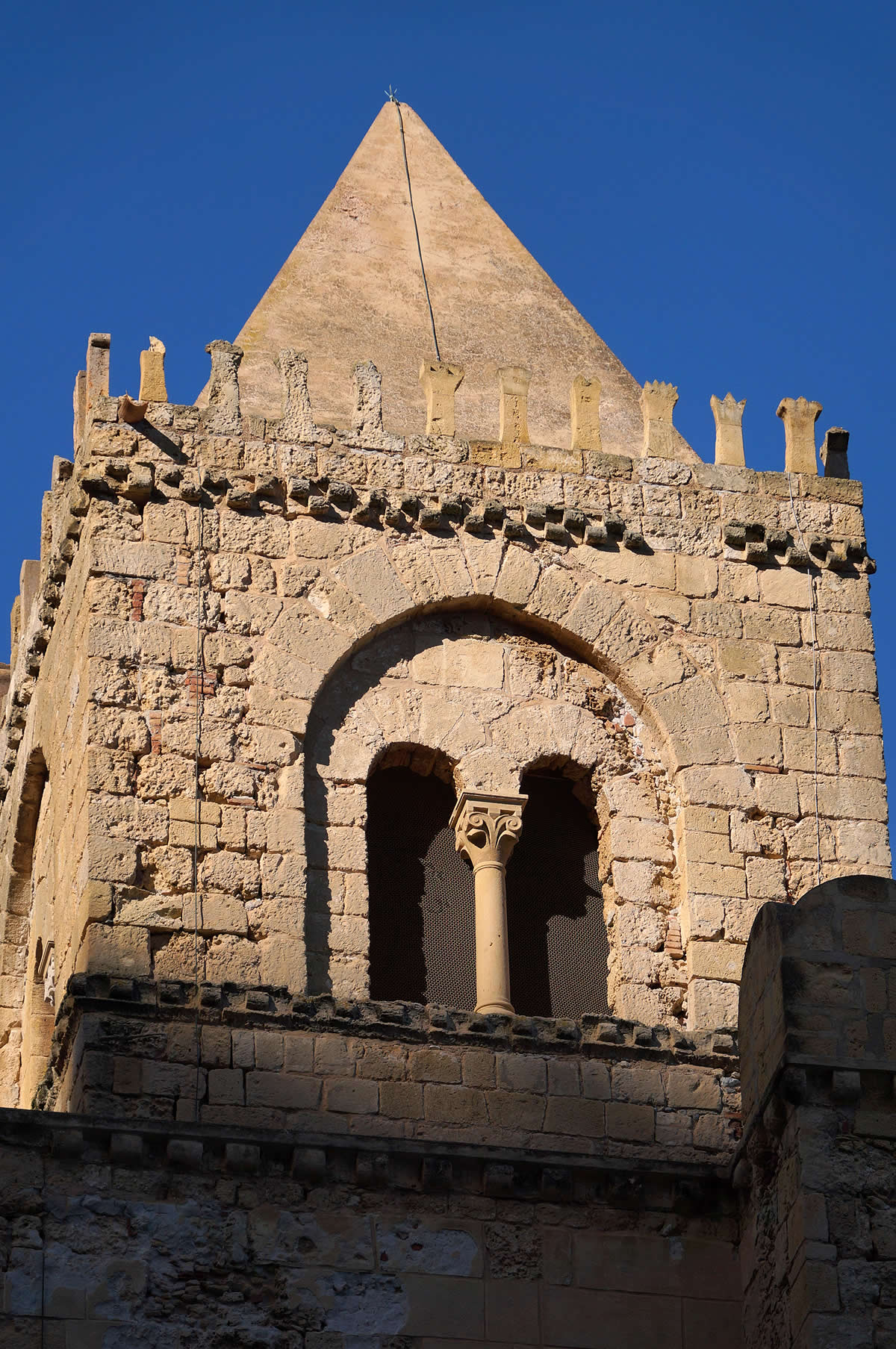 Cuerpo superior de la torre sur