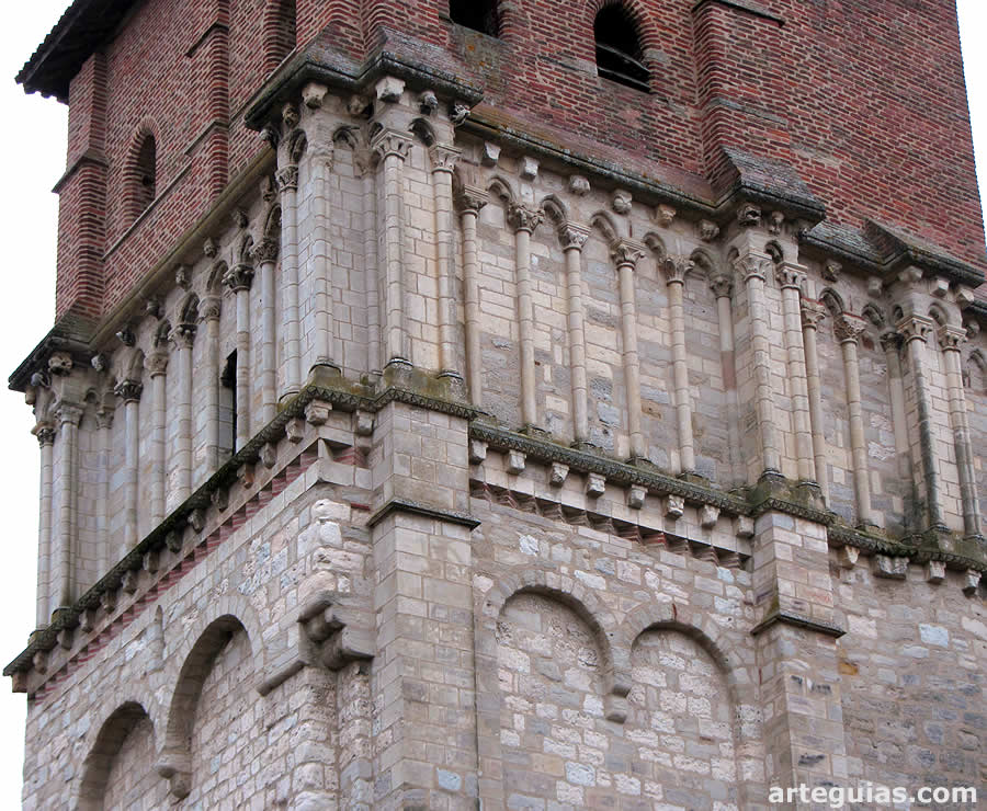 Diferentes fases constructivas de la torre de la colegiata