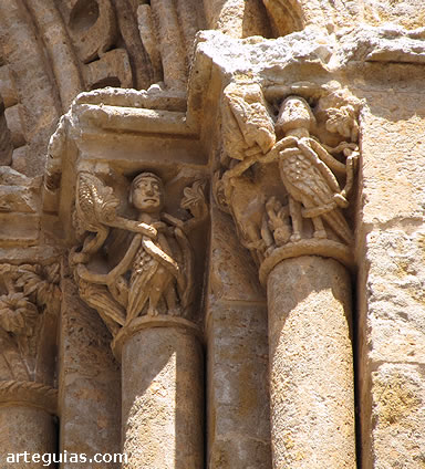 Capiteles de uno de los ventanales de la nave sur