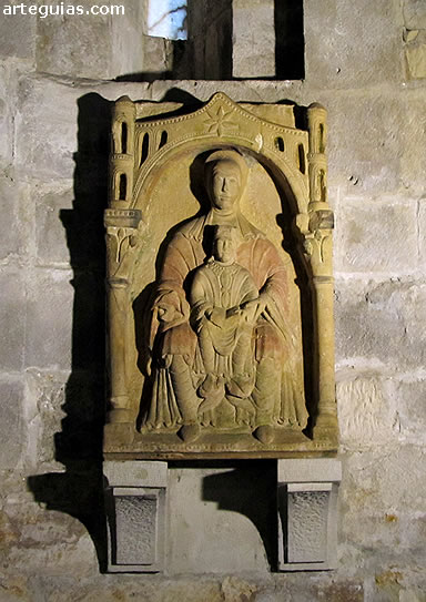 Relieve con la Virgen