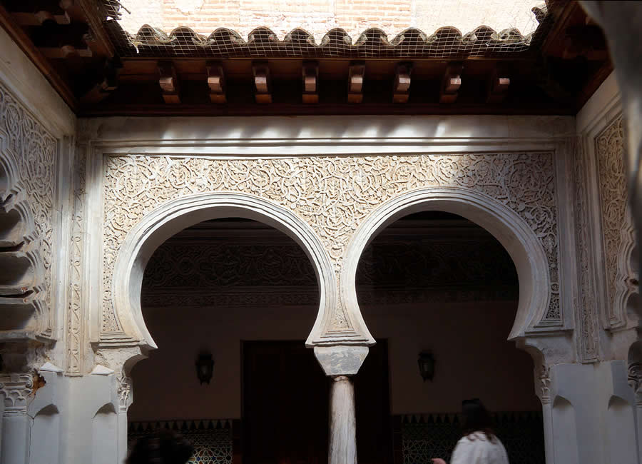 Arcos de herradura en el Patio &Aacute;rabe