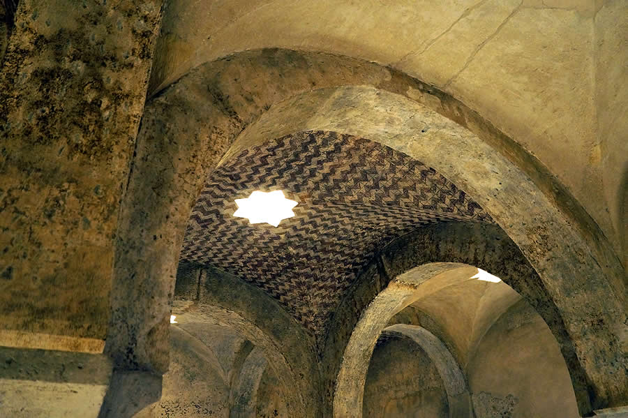 Ba&ntilde;os del convento con sus b&oacute;vedas y claraboyas
