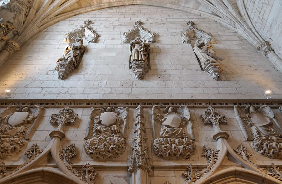 Capilla de Salda&ntilde;a de la iglesia conventual de Tordesillas: detalles escult&oacute;ricos