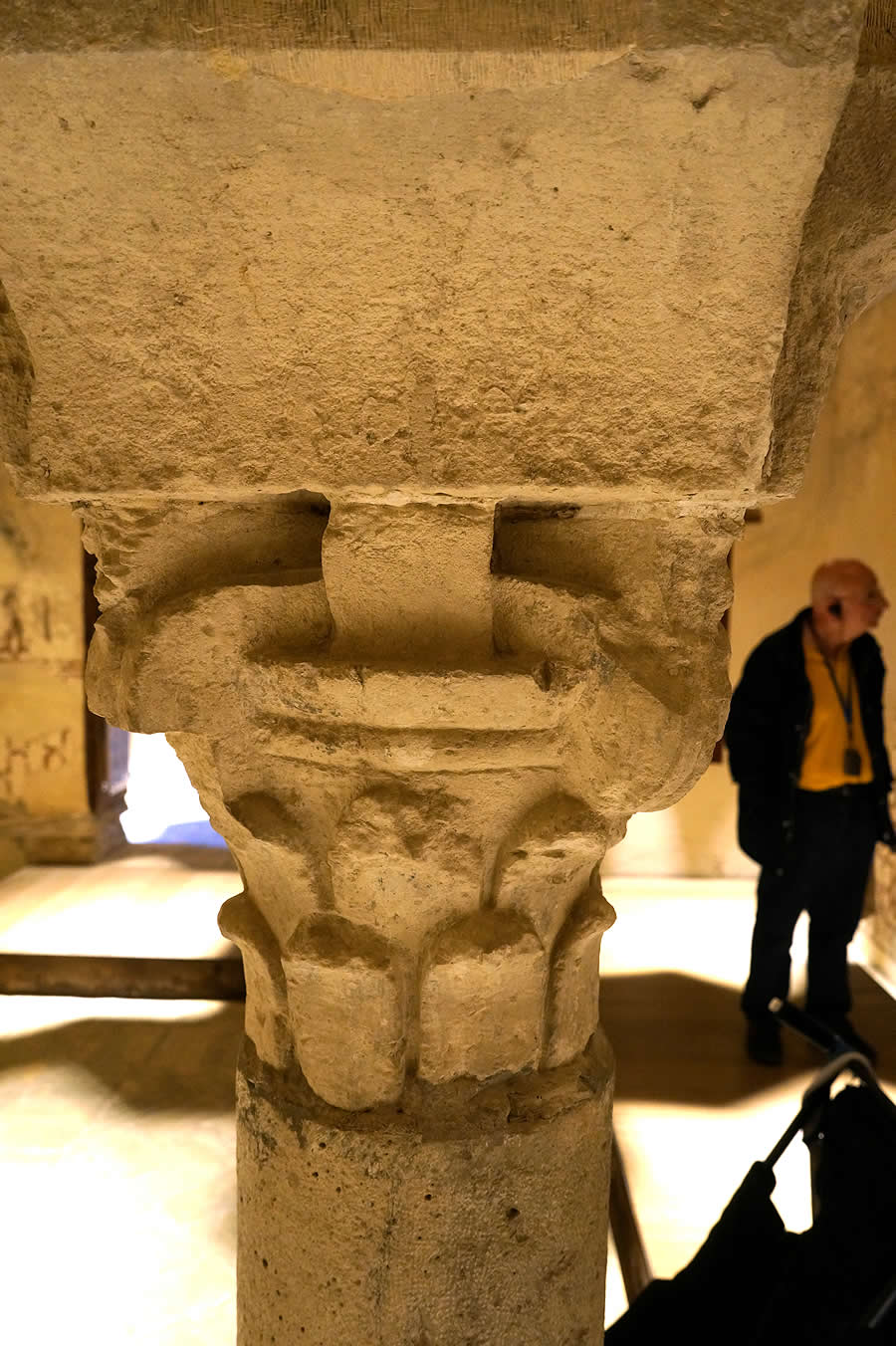 Capitel andalus&iacute; en los Ba&ntilde;os Reales del Convento