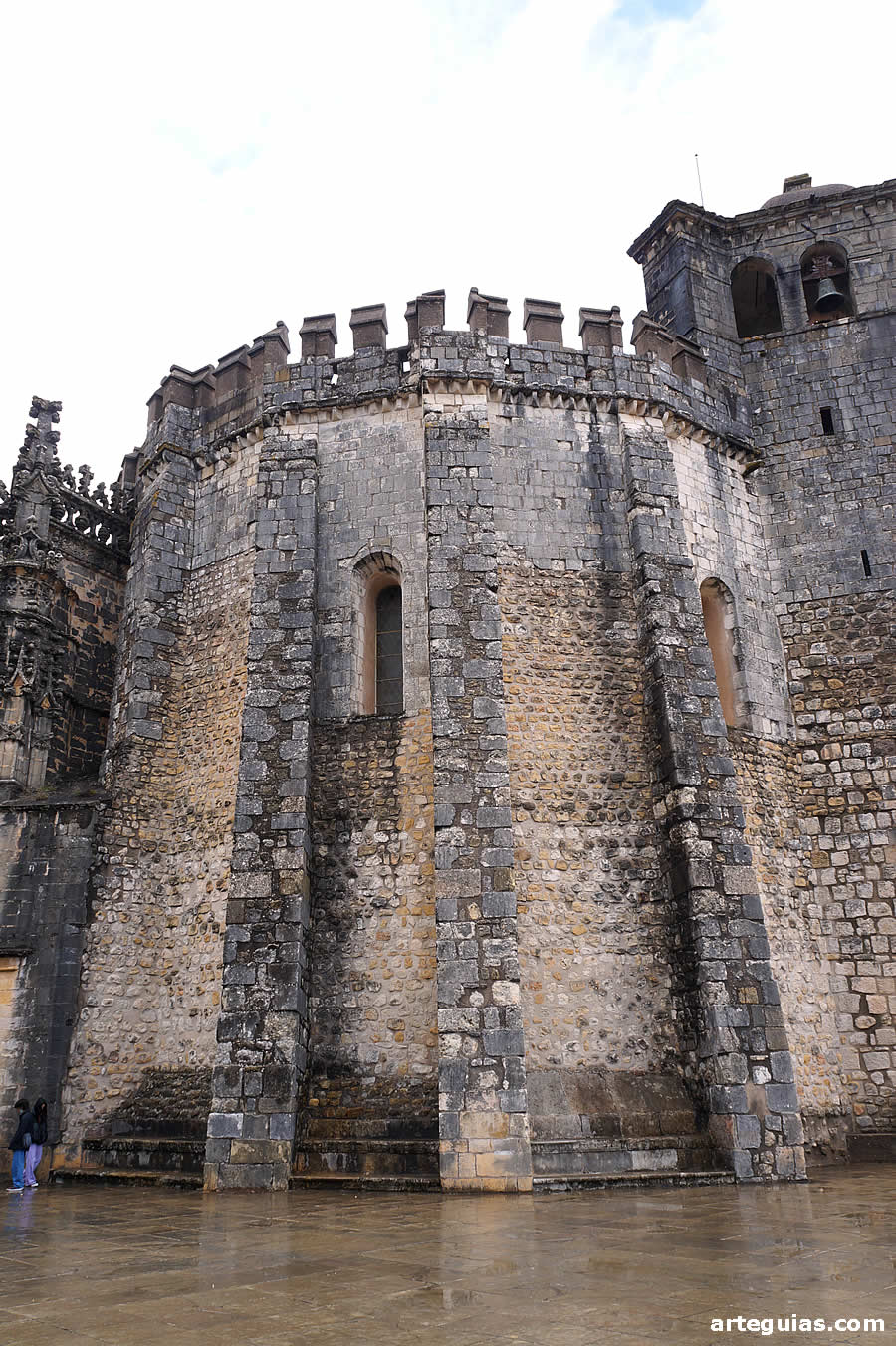 Aspecto exterior fortificado de la Charola