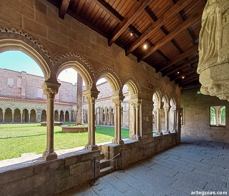 Claustro del convento de San Francisco de Ourense tras su restauraci&oacute;n
