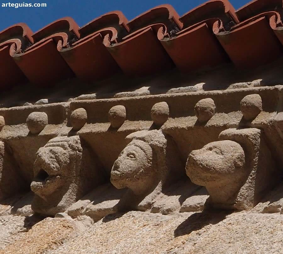 Canecillos del claustro
