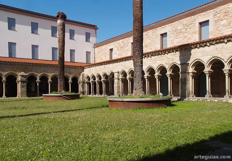 El claustro del convento de San Francisco de Ourense