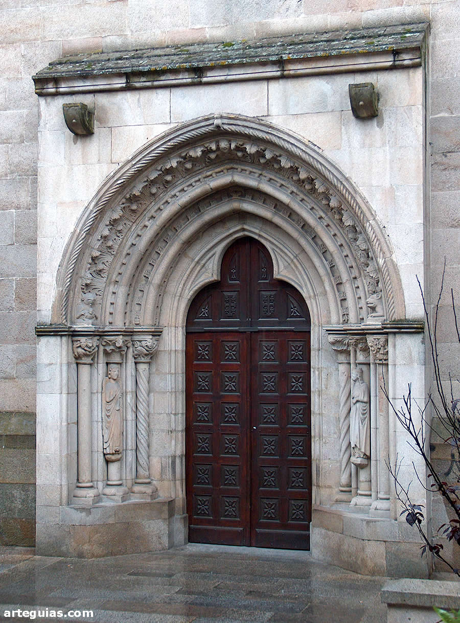 Puerta de la iglesia del Convento de San Francisco de Ourense, reubicada en el Parque de San L&aacute;zaro
