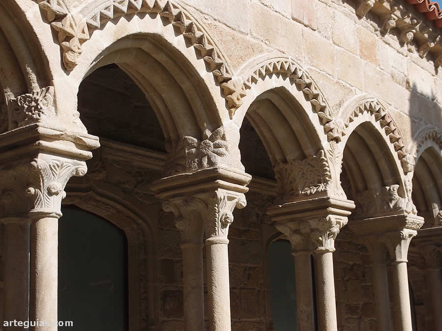 Arcos con guardapolvos de puntas de diamante