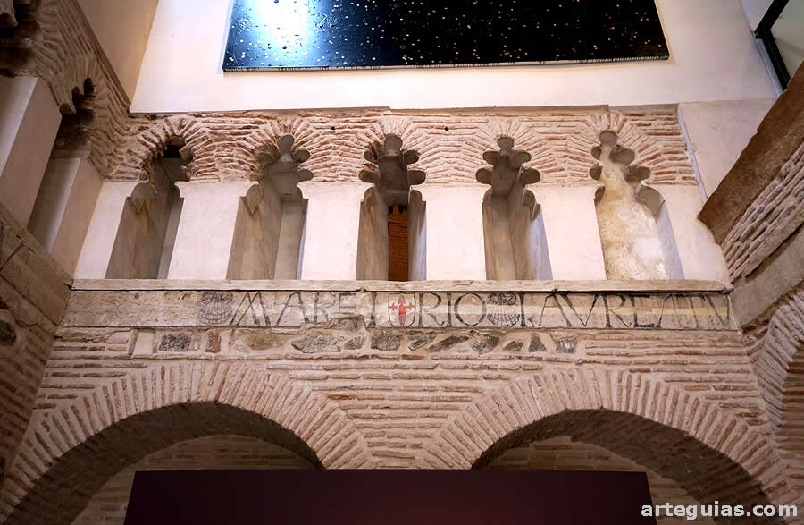 Patio de los arcos polilobulados