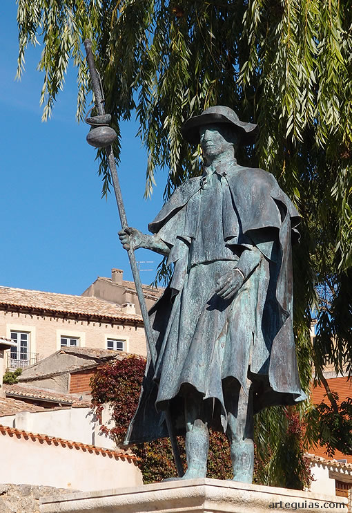 Estatua de un peregrino en Castrojeriz