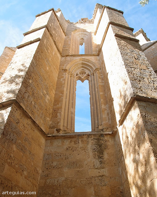 Convento de San Ant&oacute;n de Castrojeriz: exterior del &aacute;bside principal