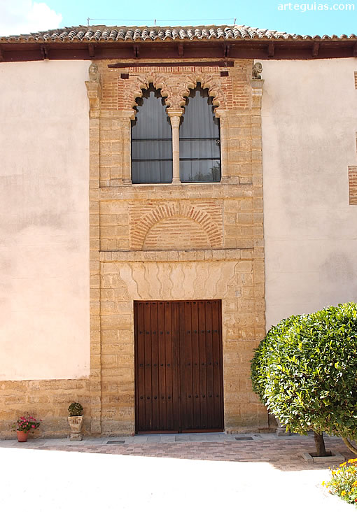 Fachada mudéjar del palacio de Pedro I
