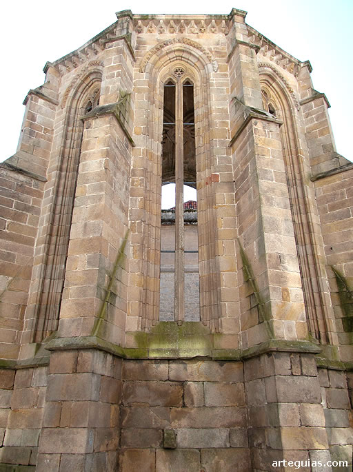 Ábside principal del convento dominico de Pontevedra