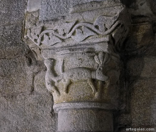 Capitel interior