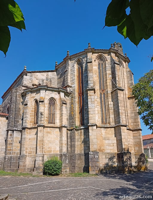 Monumental cabecera