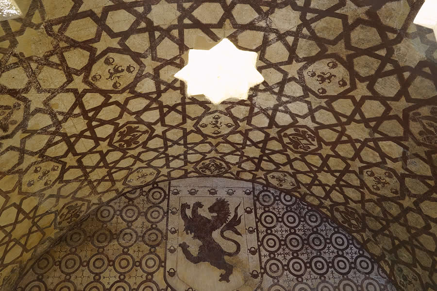 Frigidarium de los Ba&ntilde;os Reales  con sus pinturas murales