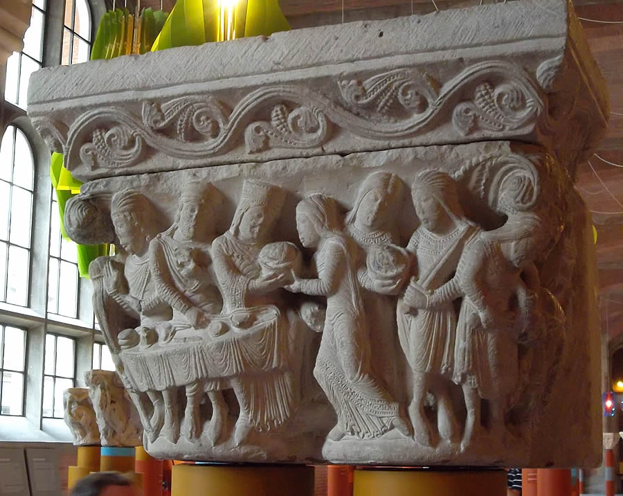 Uno de los muchos capiteles románicos expuestos en el Museo de los Agustinos d Toulouse