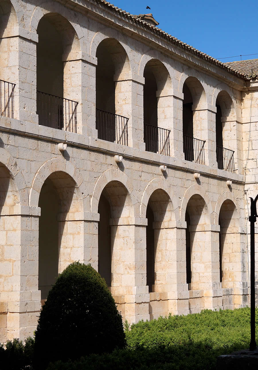 El renacimiento del Patio del Vergel se aprecia en sus arquer&iacute;a austeras