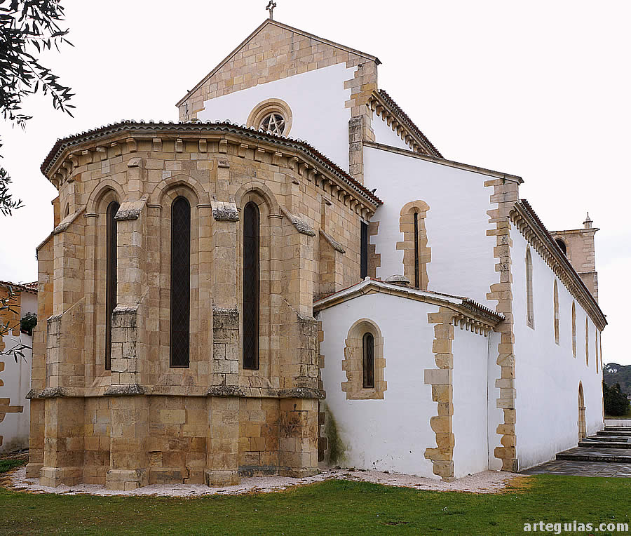 Cabecera de la iglesia de Santa Mar&iacute;a do Olival