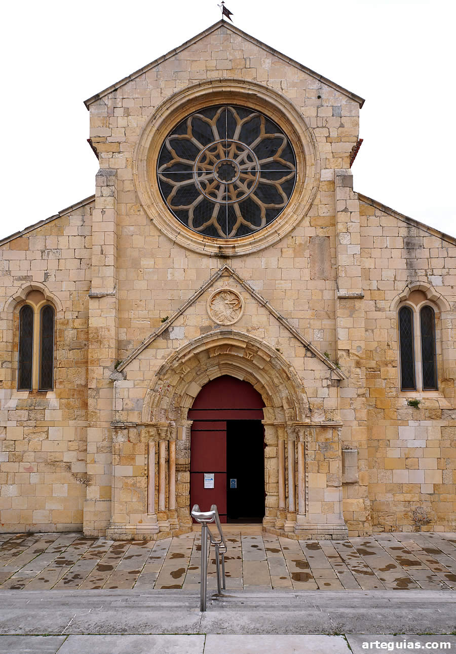 Imafronte de la iglesia