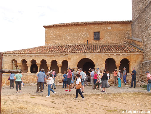 La primera visita fue para el pueblo de Andaluz, con su iglesia románica porticada fechada a comienzos del siglo XII