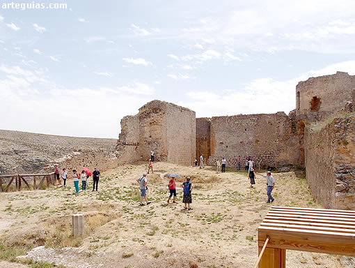 En el interior del castillo