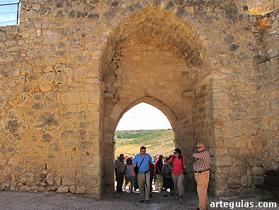 Una de las puertas de la muralla de Urueña