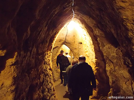 Paseo por las "Cuevas Árabes"