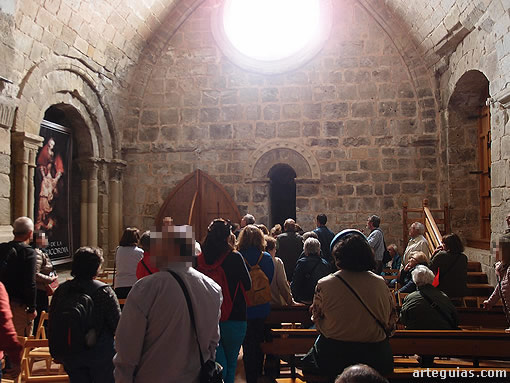 Dentro de la iglesia del Monasterio cisterciense de Buenafuente del Sistal. Siglo XIII