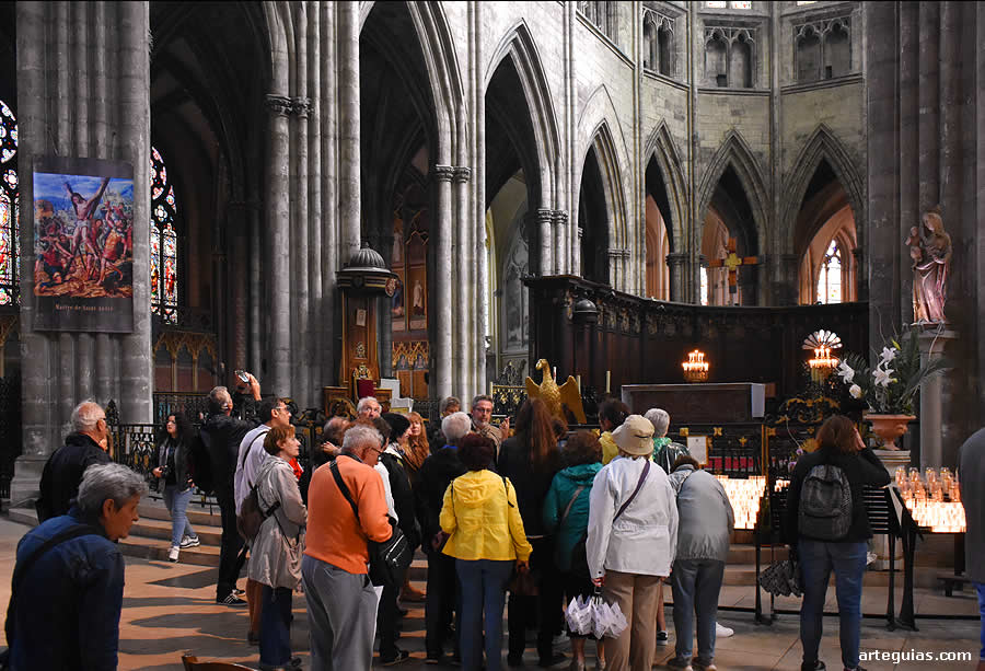 En el interior de la catedral de Burdeos